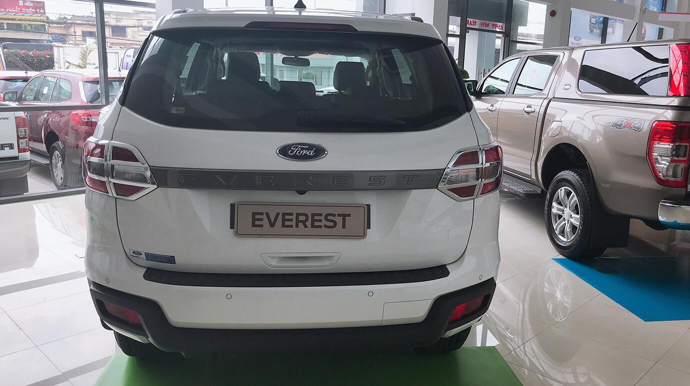 Ford Everest 2.0L 4x2 MT Ambiente