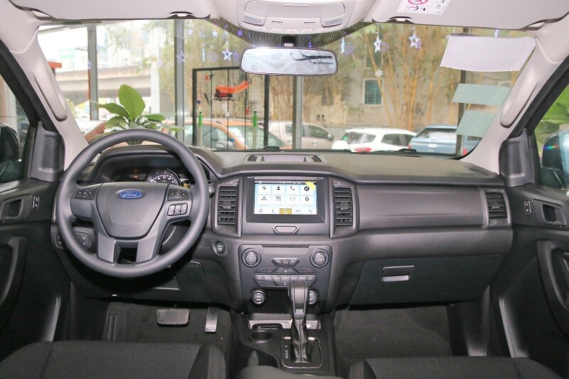 Ford Everest Ambiente 2.0L 4x2 MT