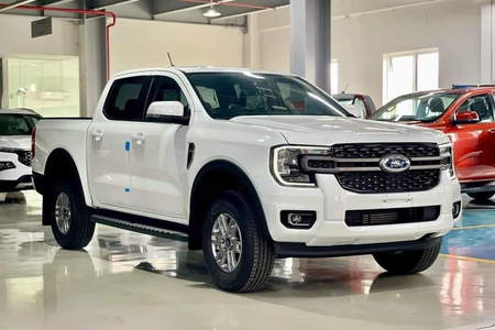 Ford Ranger giảm giá mạnh để thu hút khách hàng trước thềm Hilux ra mắt