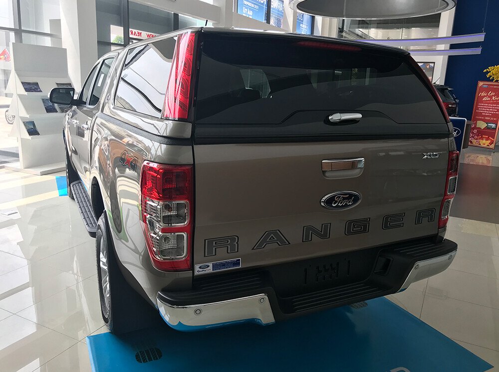 Ford Ranger mang lại cảm giác mạnh mẽ, hầm hố đầy tính thể thao nhưng không kém phần trẻ trung Ford Ranger mang lại cảm giác mạnh mẽ, hầm hố đầy tính thể thao nhưng không kém phần trẻ trung