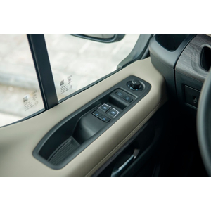 Ford Transit Premium+ 18 chỗ new 2025