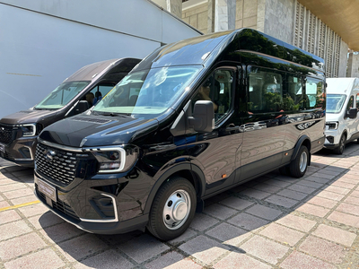 Ford Transit Premium+ 18 chỗ 2025
