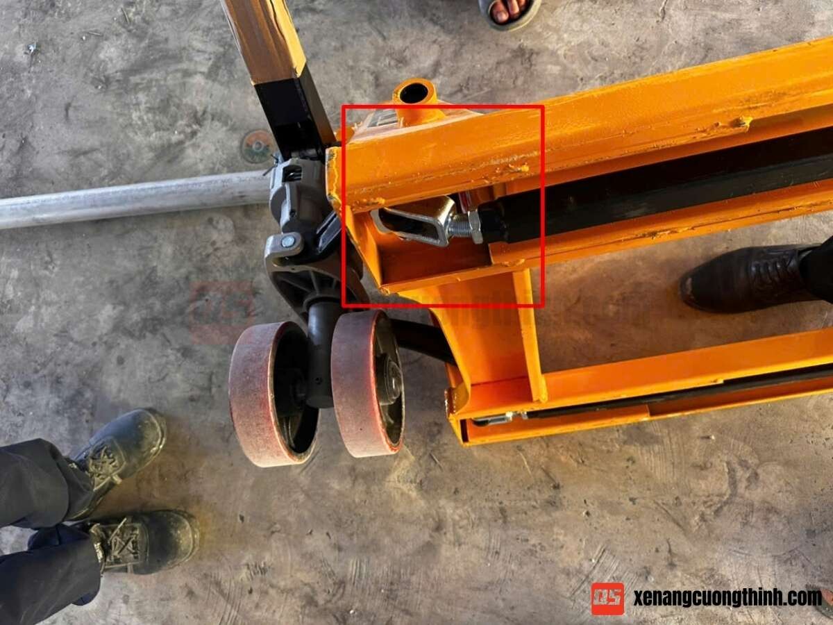 Gãy Thanh Truyền Xe Nâng Tay