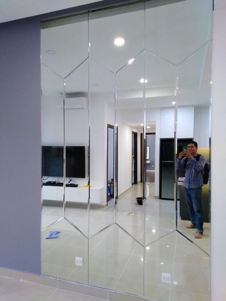 Thi công lắp dựng kính thủy, gương soi ốp tường trang trí