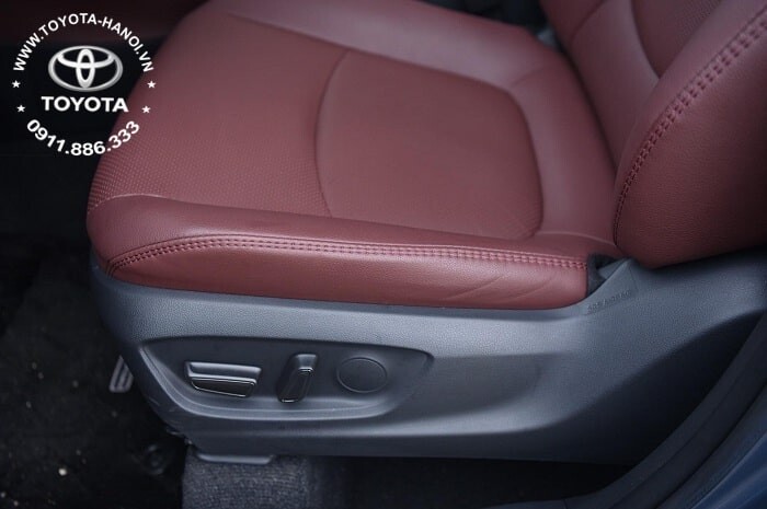 Ghế lái chỉnh điện trên xe Corolla Cross 1.8g