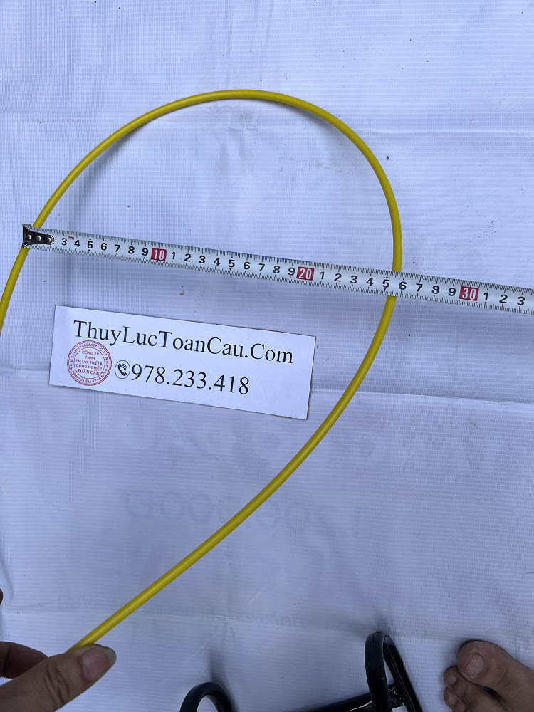 Đo đường kính cung uốn của dây ghi mồi luồn kéo cáp 5mm - 6mm 50m 100m là: 25cm