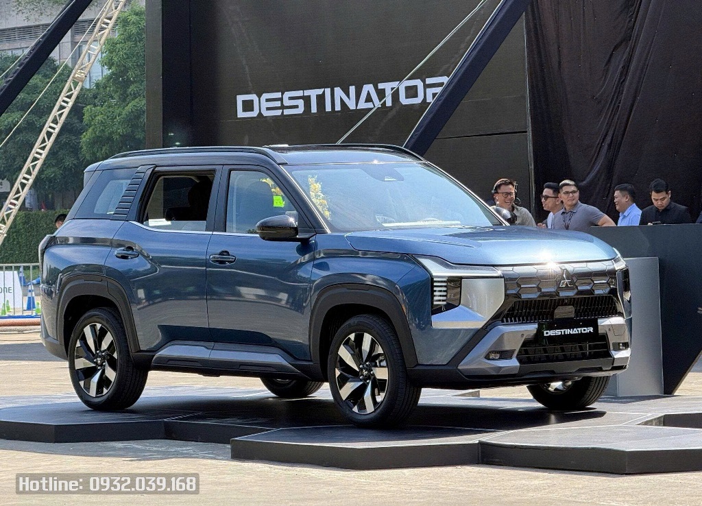 Mitsubishi Destinator Ultimate màu xanh đen