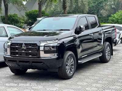 Hình ảnh xe bán tải Mitsubishi Triton bản 1 cầu Premium màu Đen