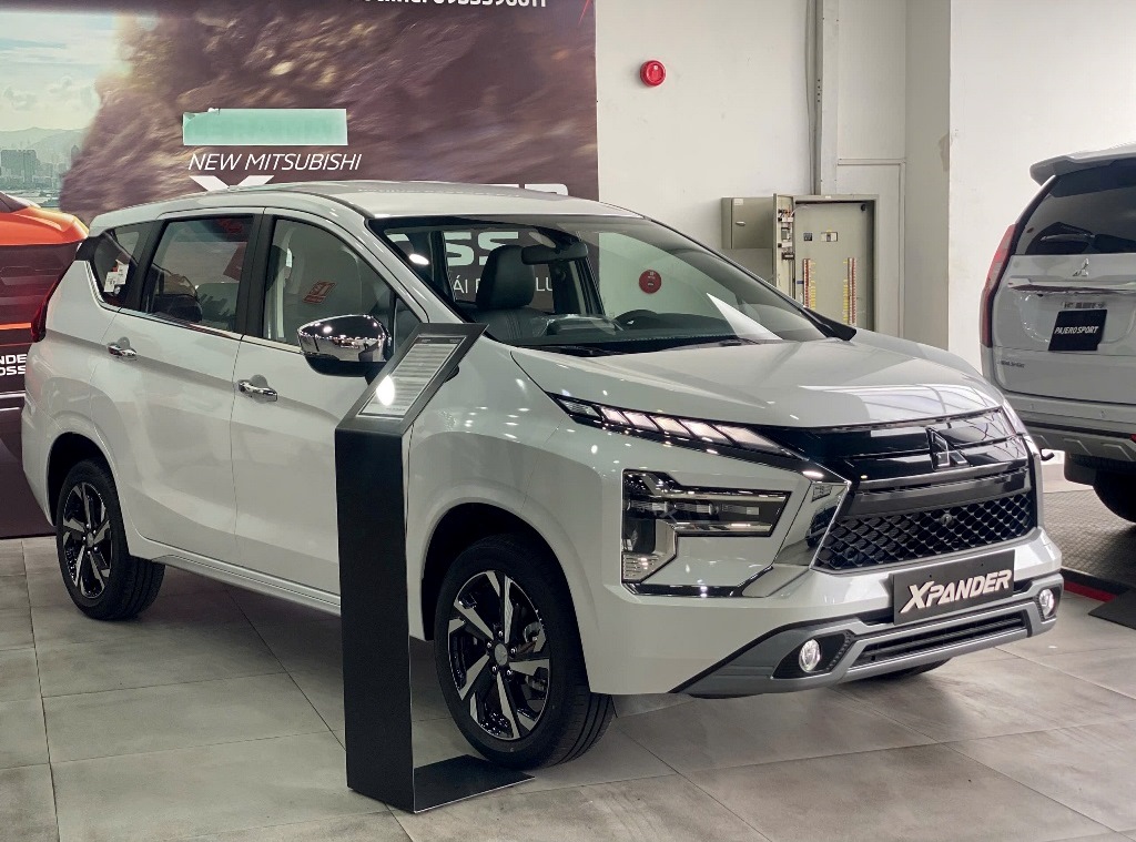 Mitsubishi Xpander AT Premium màu trắng giá bán kèm Khuyến Mãi