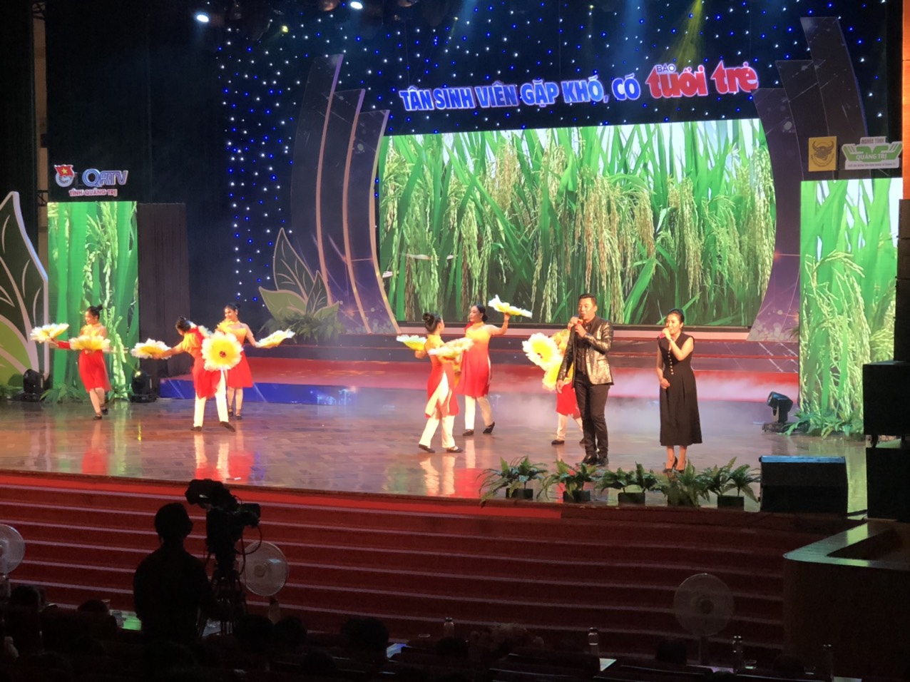 Cho thuê màn hình Led dùng cho sự kiện, hội nghị, tết niên, gala dinner, year end party, tọa đàm, đám cưới, livestream, tổng kết , văn nghệ mừng xuân