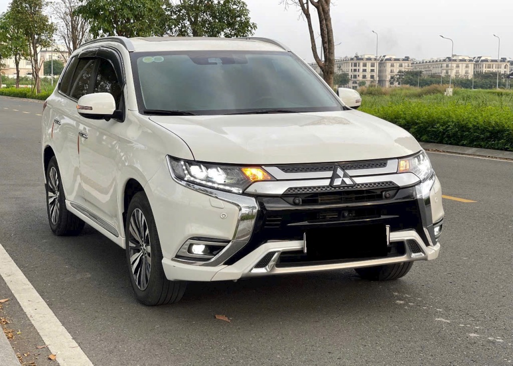 Mitsubishi Outlander Premium 2022 đã qua sử dụng