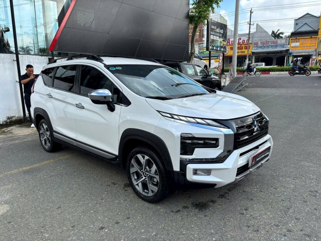 Xe lướt Mitsubishi Xpander Cross đời 2024 màu trắng