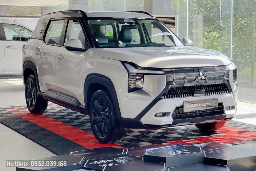 Hình ảnh xe Mitsubishi Destinator Premium màu Trắng