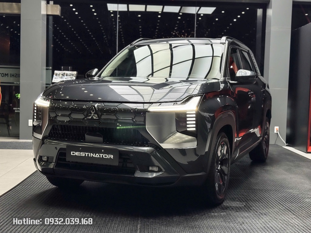 Mitsubishi Destinator Premium màu xám