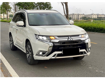 Mitsubishi Outlander Premium 2022 đã qua sử dụng