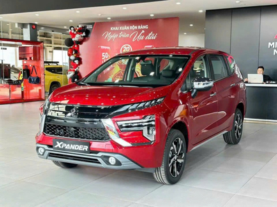 Giá xe Mitsubishi Xpander AT Premium màu đỏ kèm Khuyến Mãi
