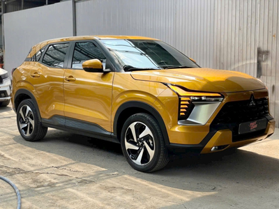 Xe qua sử dụng Mitsubishi Xforce Premium 2024 màu vàng