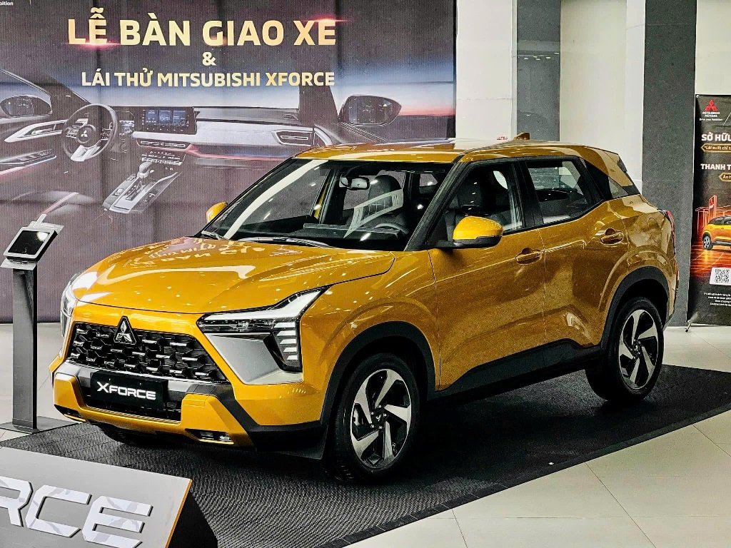 Giá xe Mitsubishi Xforce Premium màu vàng KÈM khuyến mãi