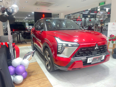 Xe lướt Mitsubishi Xforce Ultiame 2024 màu đỏ đen