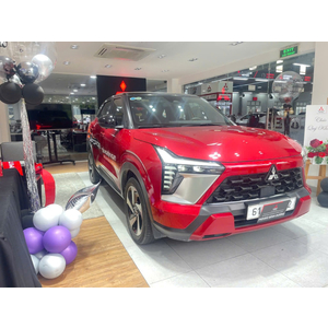 Xe lướt Mitsubishi Xforce Ultiame 2024 màu đỏ đen