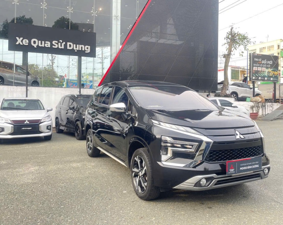 Xe qua sử dụng Xpander Premium màu đen 2022