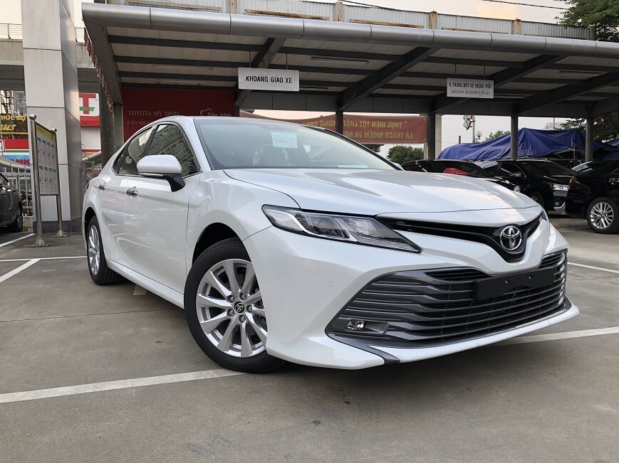Toyota Camry 2019 ồ ạt về đại lý sẵn sàng trước ngày mở bán xe