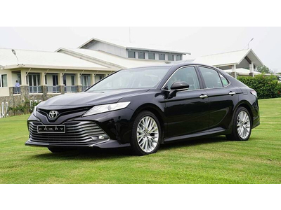 Giá xe Toyota Camry 2020 nhập Thái