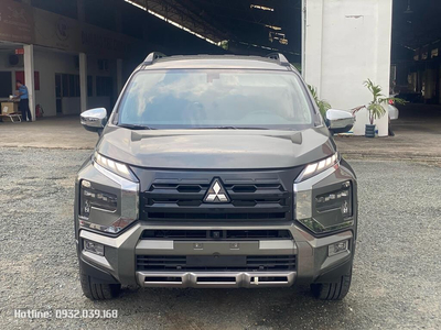 Hình thực tế Mitsubishi Xpander Cross màu Nâu, giá bán & Khuyến Mãi
