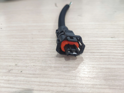 GIẮC ĐIỆN CẮM VÀO KIM PHUN XE TẢI JAC