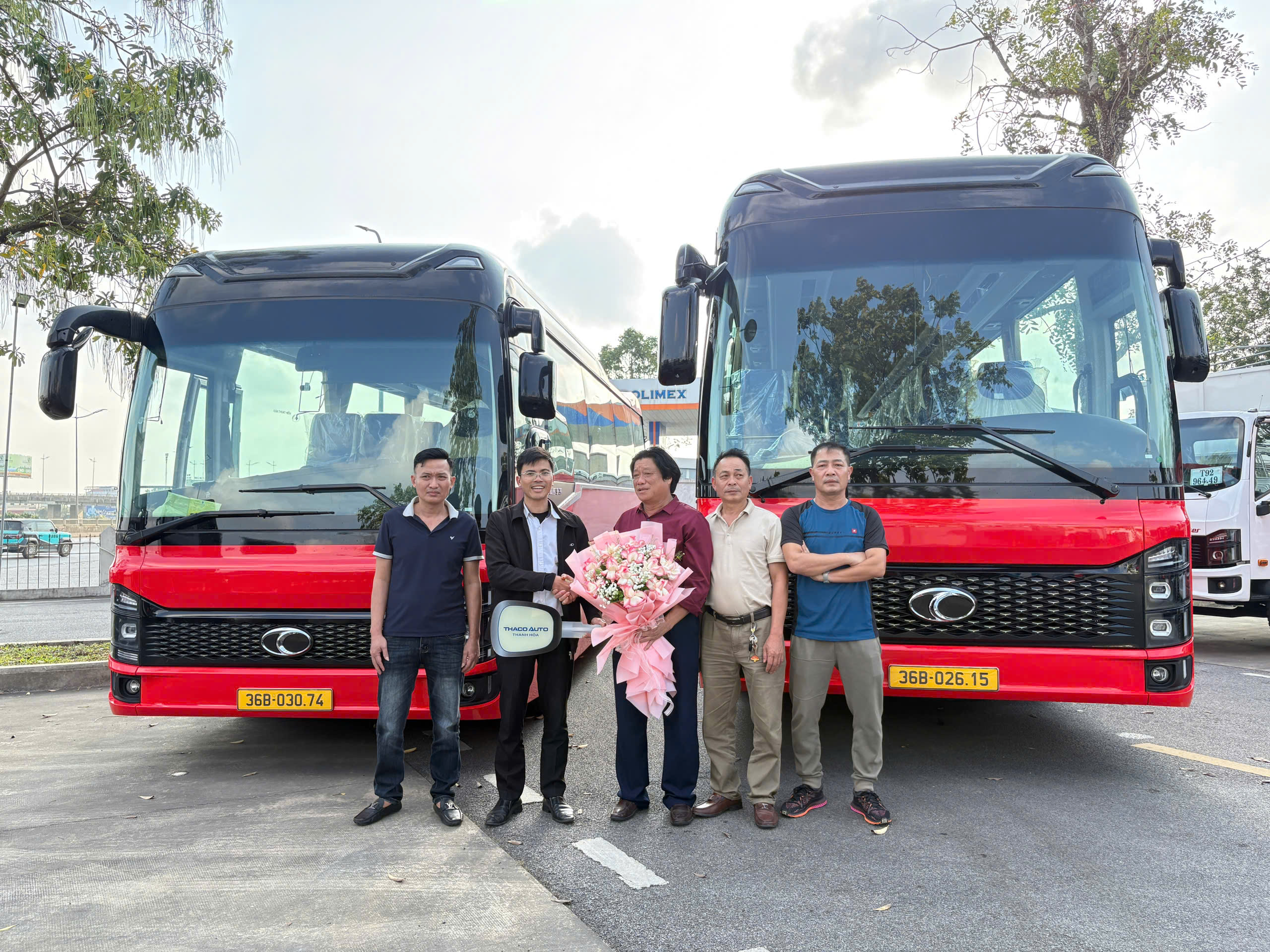 Giao xe tải THACO và bus THACO tại Thanh Hóa – Giải pháp vận tải bền vững cho khách hàng