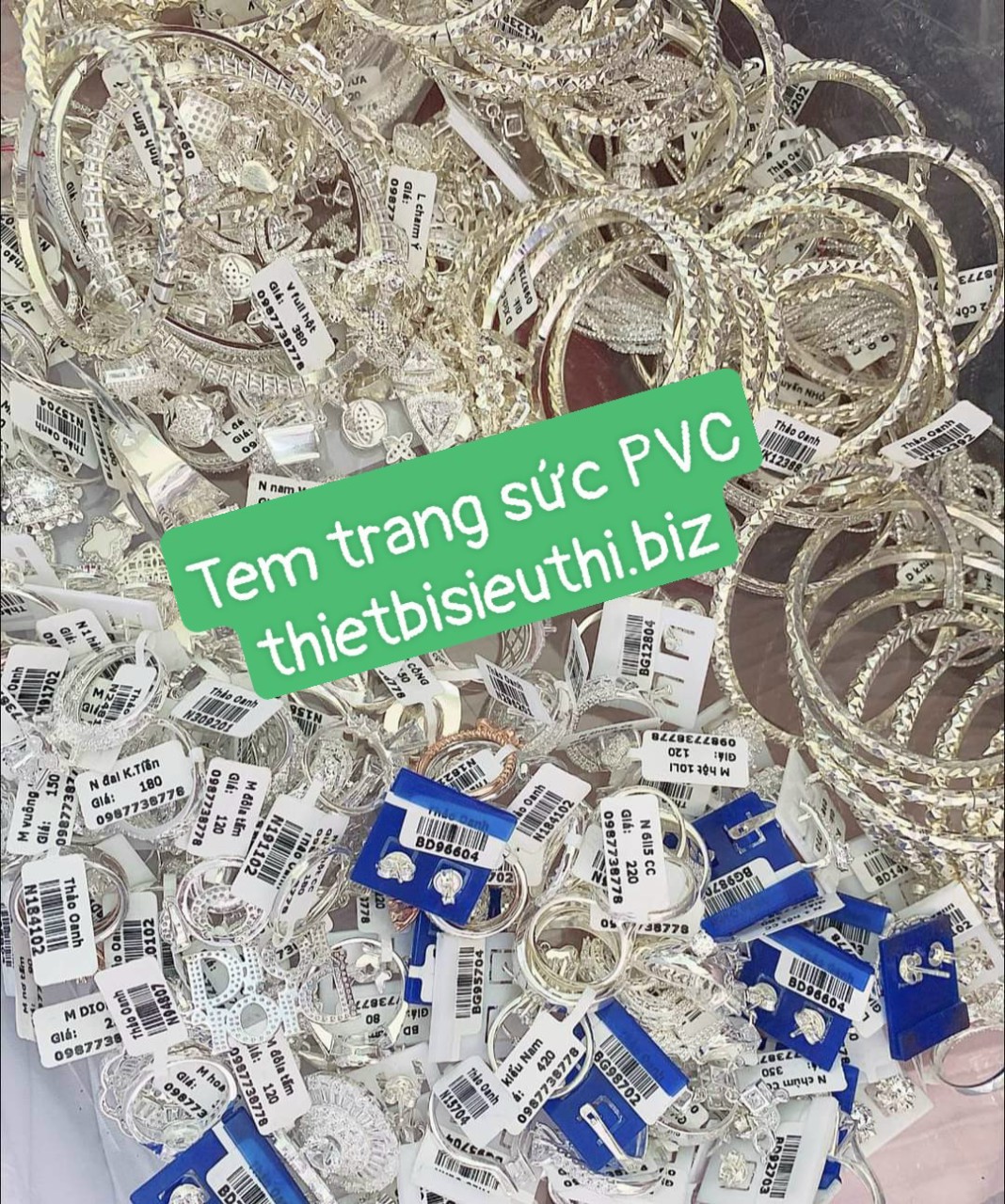 Chi tiết cuộn giấy in tem trang sức PVC