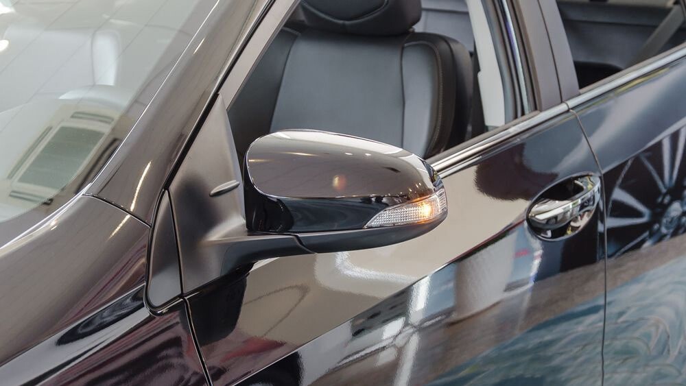 Gương chiếu hậu tích hợp đèn báo rẽ trên xe Corolla Altis