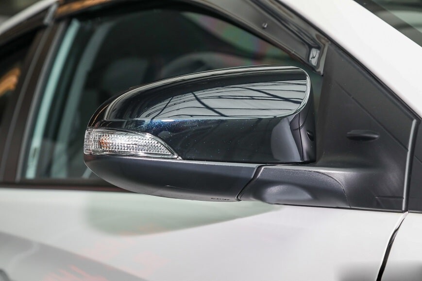 Gương chiếu hậu sơn đen bóng của Vios 1.5 phiên bản GRS thể thao