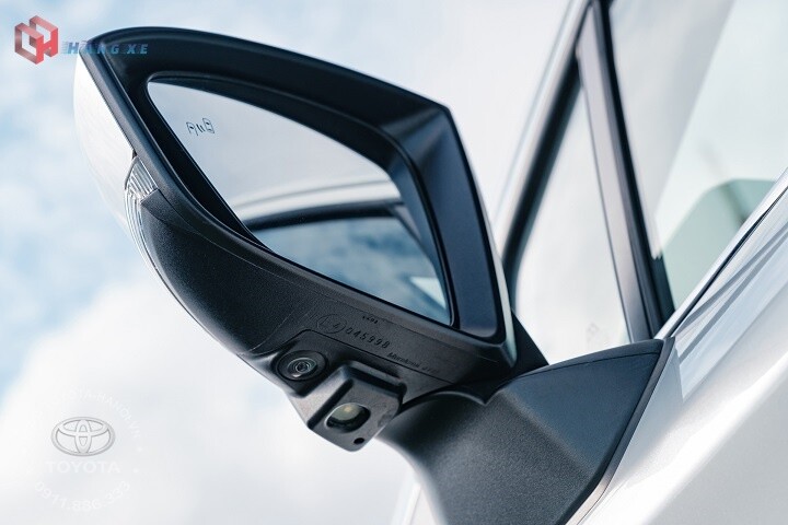 Gương chiếu hậu tích hợp camera 360 trên xe Toyota Veloz Cross Top 2022