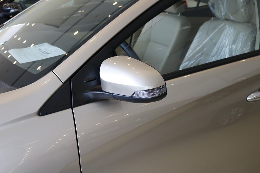 Đèn xi-nhan trên gương xe Toyota Vios