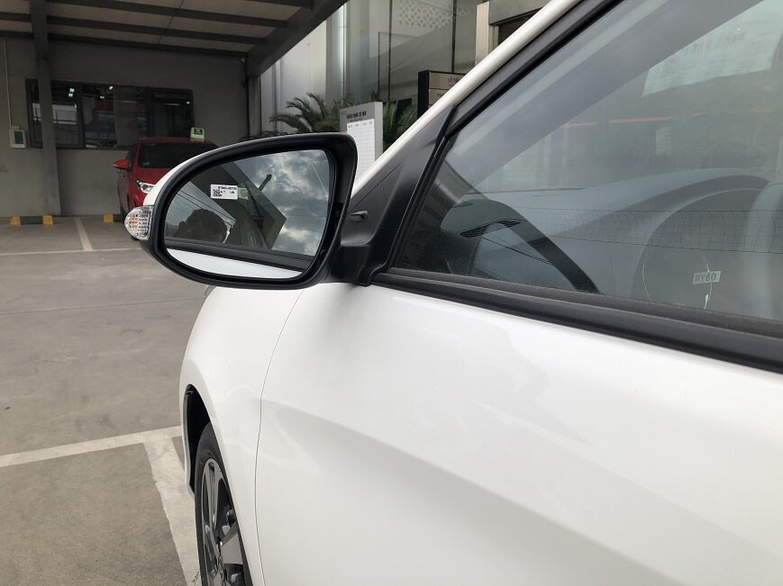 ương chiếu hậu xe Yaris G 2019
