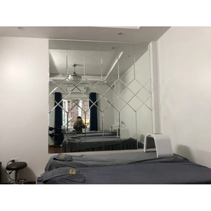 Gương dán tường: gương trơn, màu và cách chọn