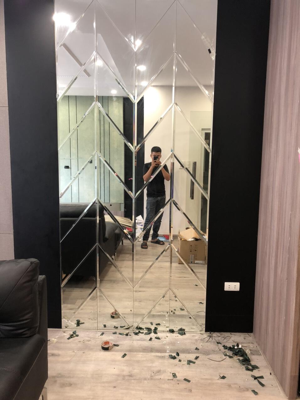 Gương dán tường xương cá