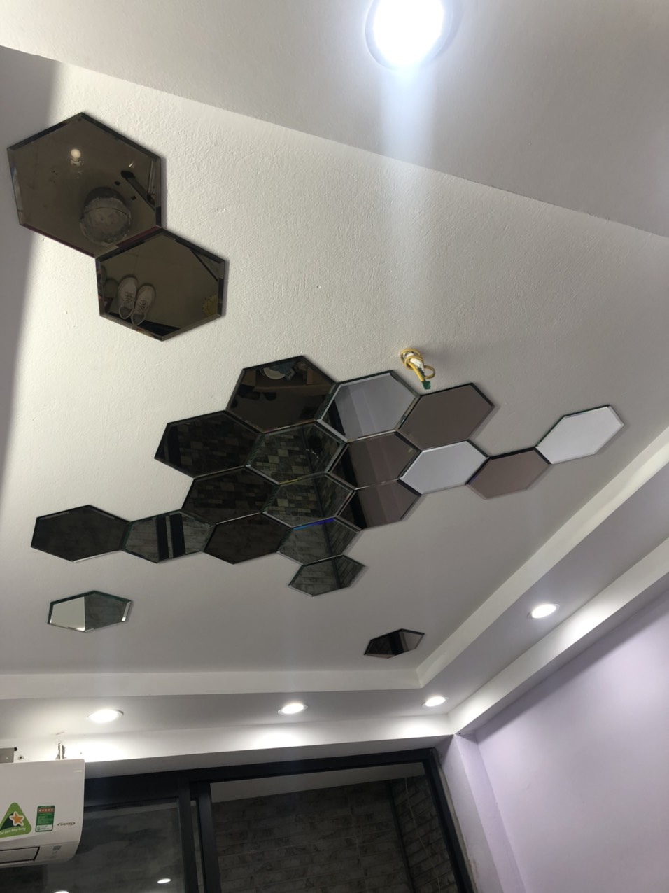 gương dán trần