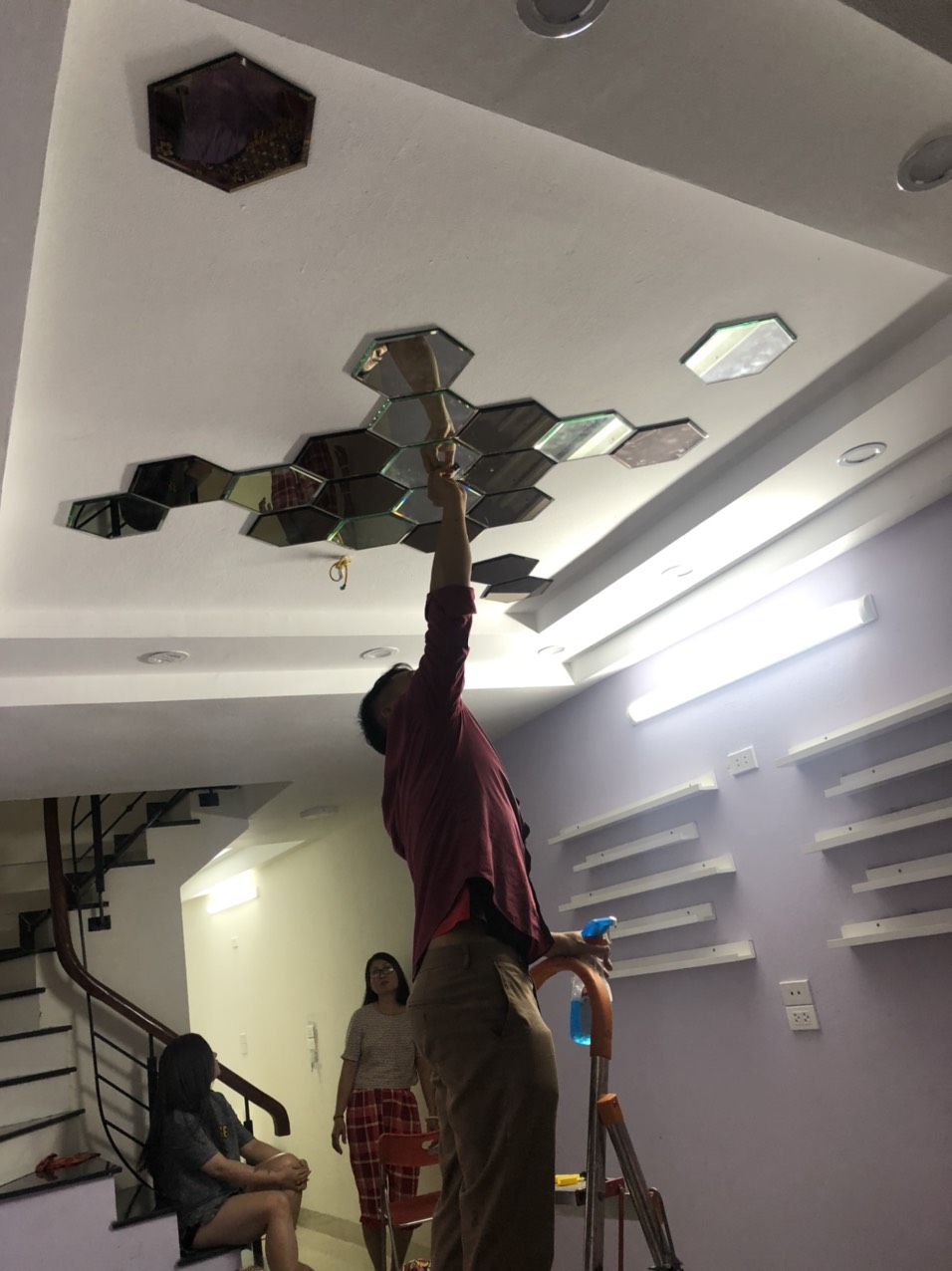 gương dán trần
