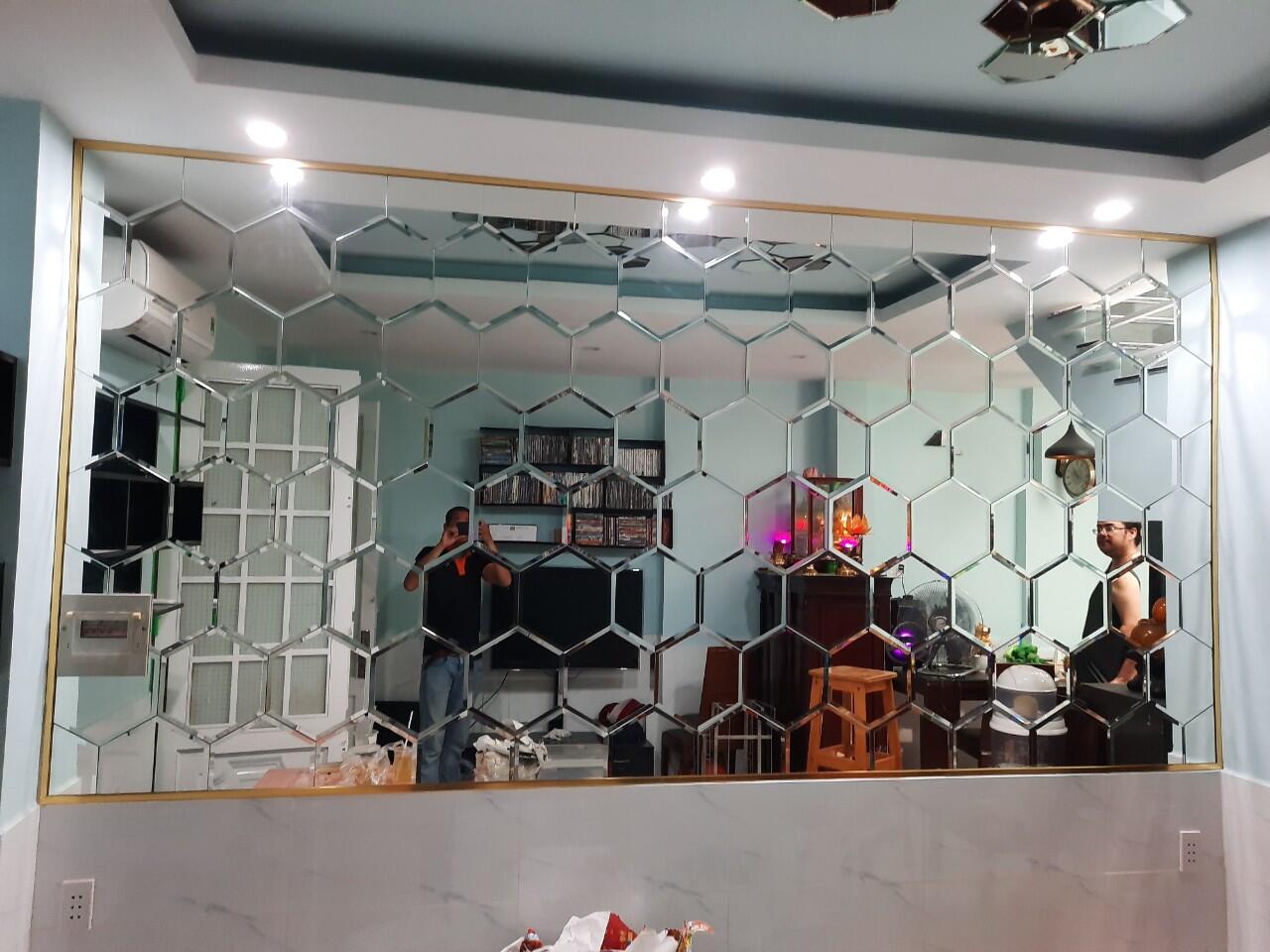 gương dán tường