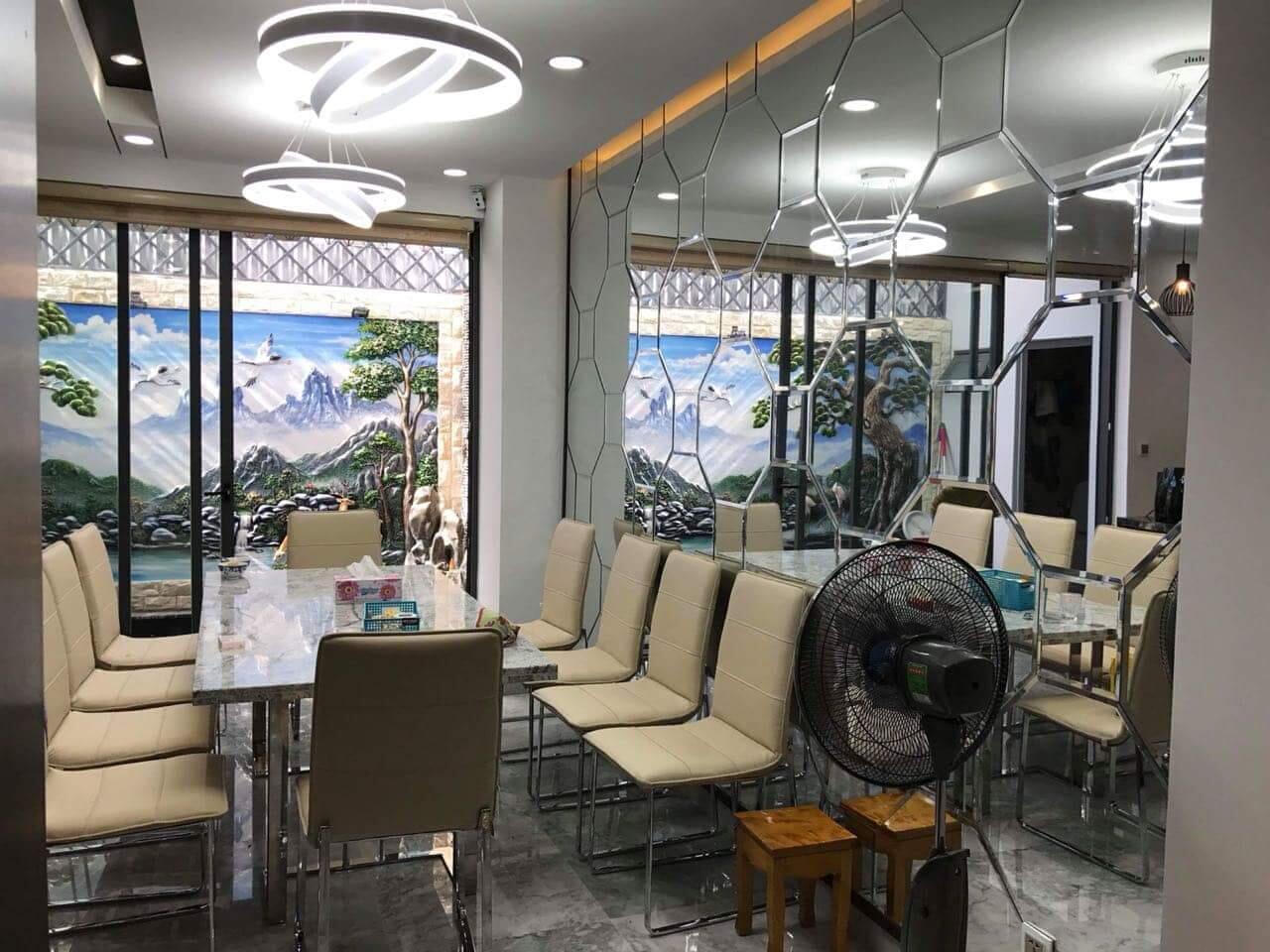 Kính Trang Trí Bàn Ăn