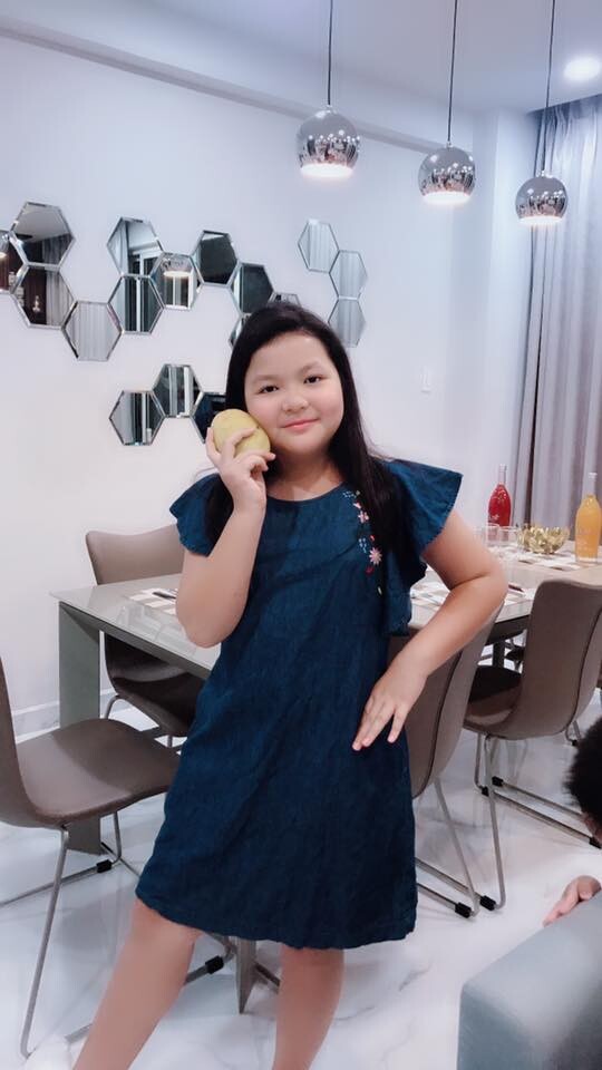 Kính ốp tường phòng khách