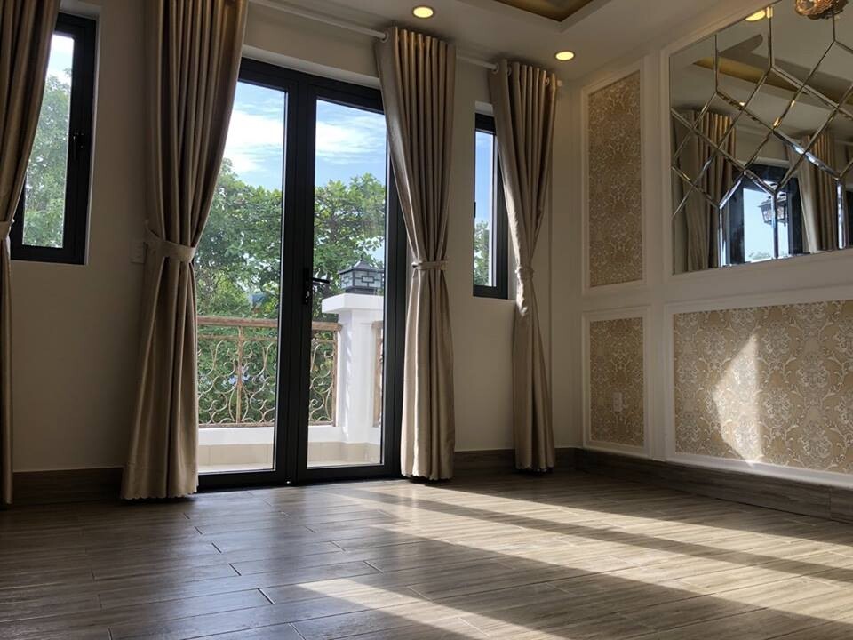 gương dán tường phòng ngủ