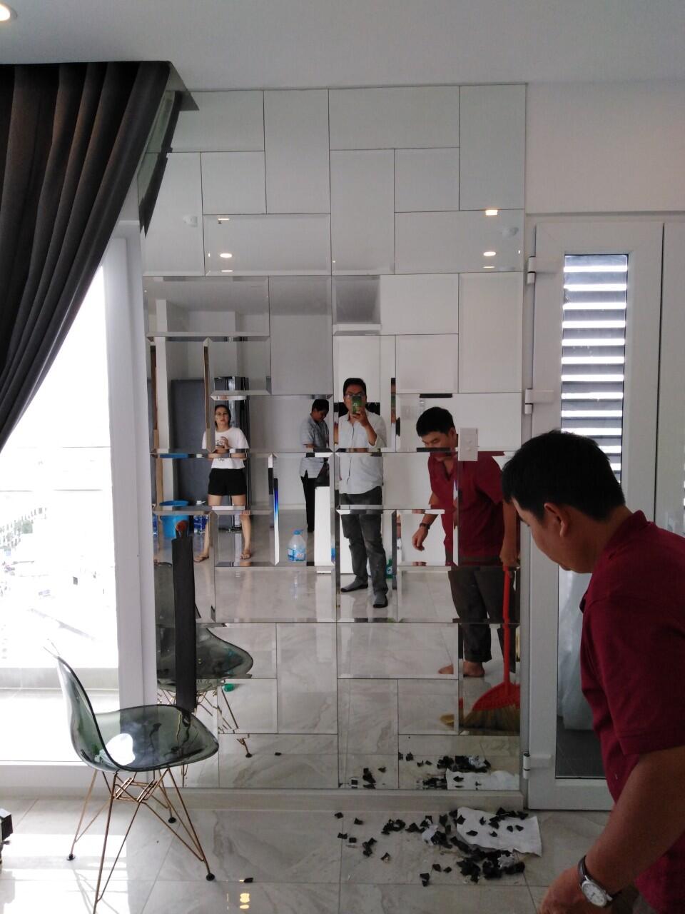 Kính Trang Trí Bàn Ăn