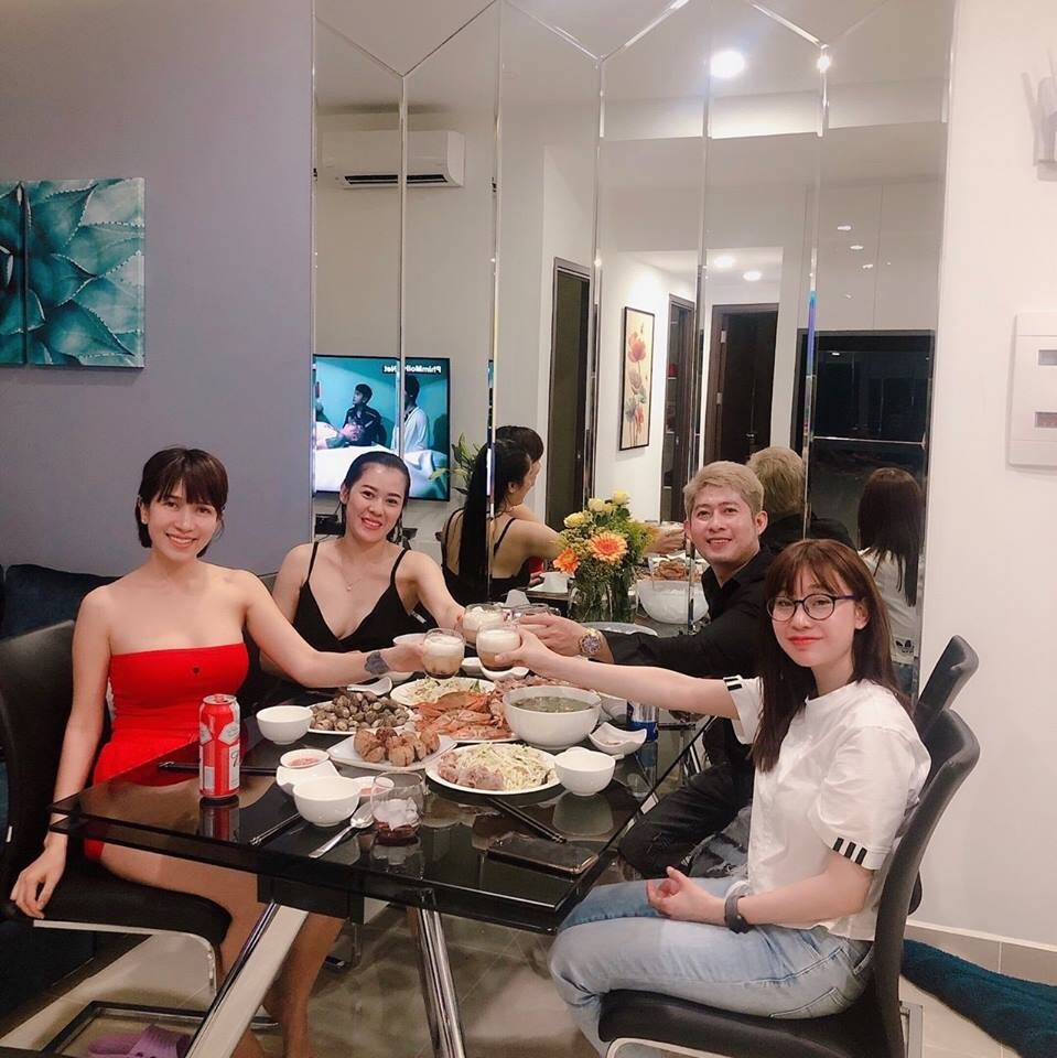 Kính Trang Trí Bàn Ăn