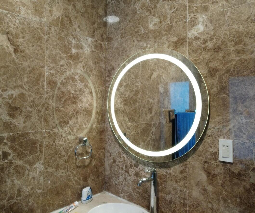 Dịch Vụ Sản Xuất Gương Bàn Trang Điểm Theo Yêu Cầu