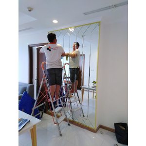 Gương Dán Tường HCM – Giải Pháp Trang Trí Không Gian Hiện Đại