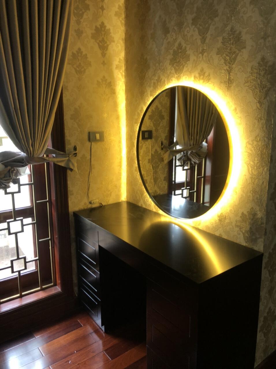 Gương treo tường