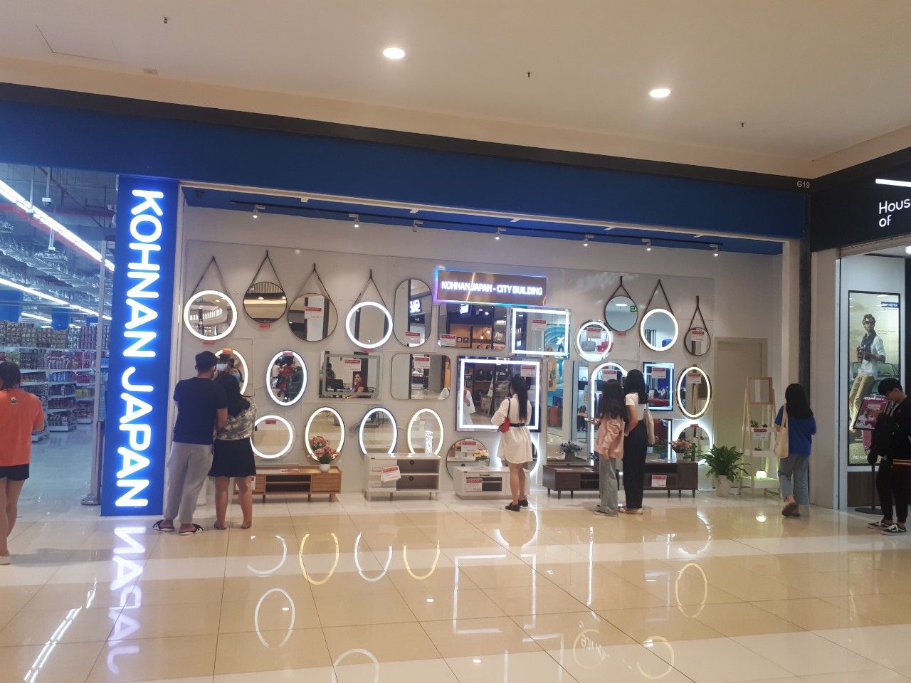 Gương treo tường dây da